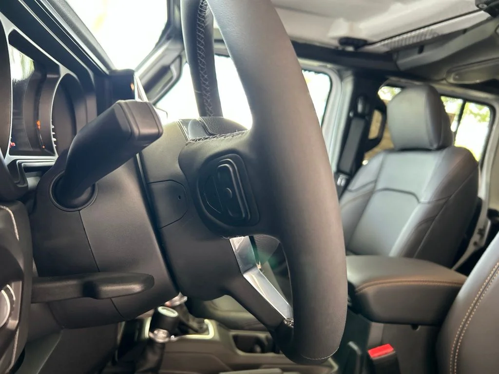 Used 2025 White Jeep Sahara image 46
