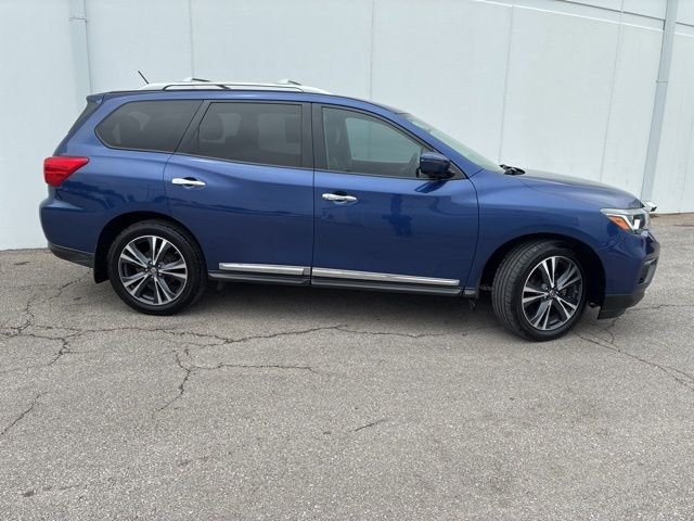 Used 2017 Nissan Pathfinder Platinum with VIN 5N1DR2MN1HC907550 for sale in Kansas City