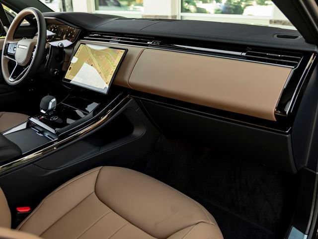 New 2026 Santorini Black Land Rover Dynamic SE image 38