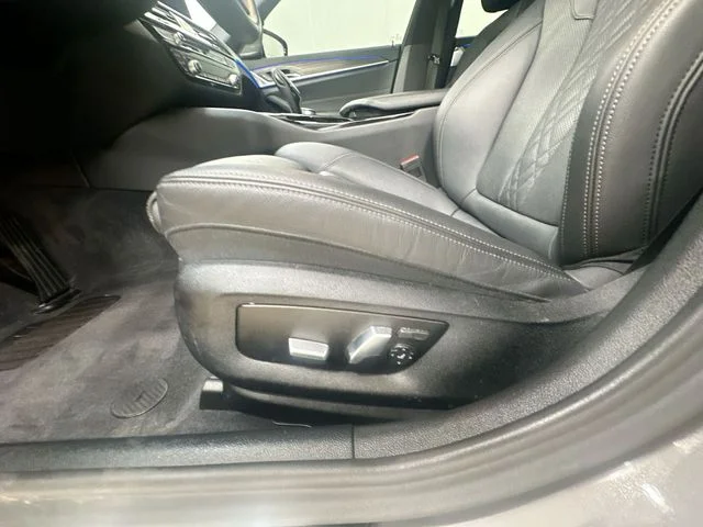 Used 2022 Gray BMW 540i xDrive image 15