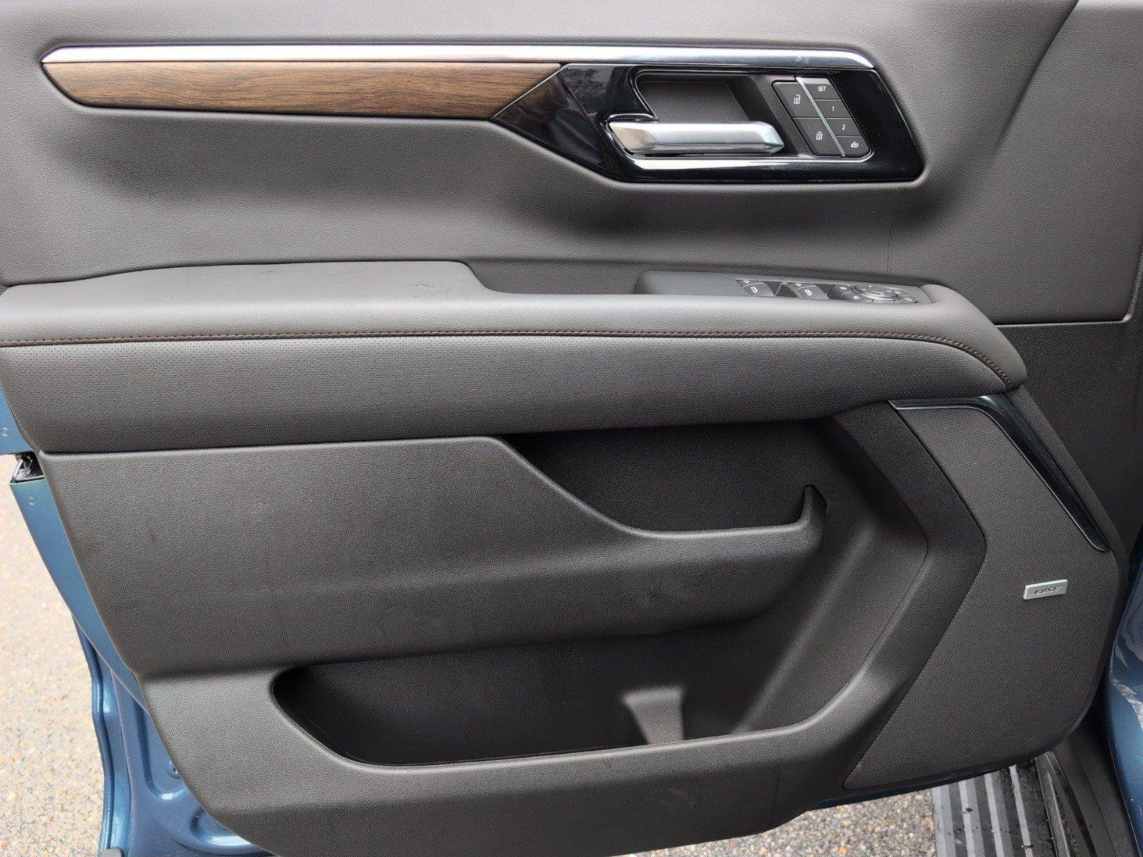 2026 Chevrolet Suburban High Country - Photo 16