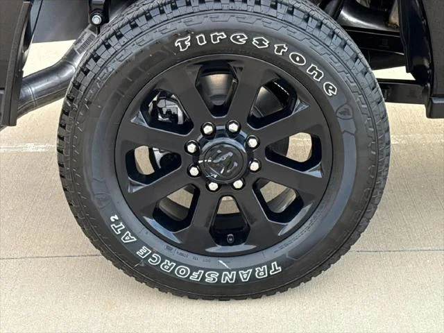 New 2027 Diamond Black Crystal Pearl-Coat Exterior Paint RAM LONE STAR image 10