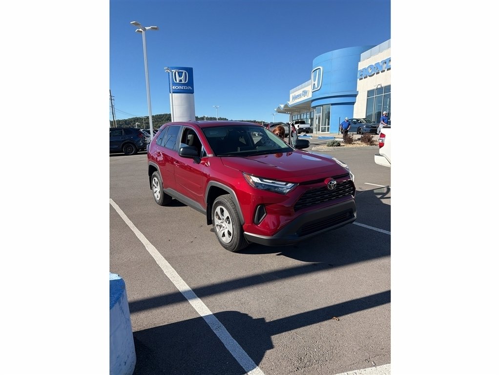 Used 2025 RUBY FLARE PEARL Toyota LE image 3