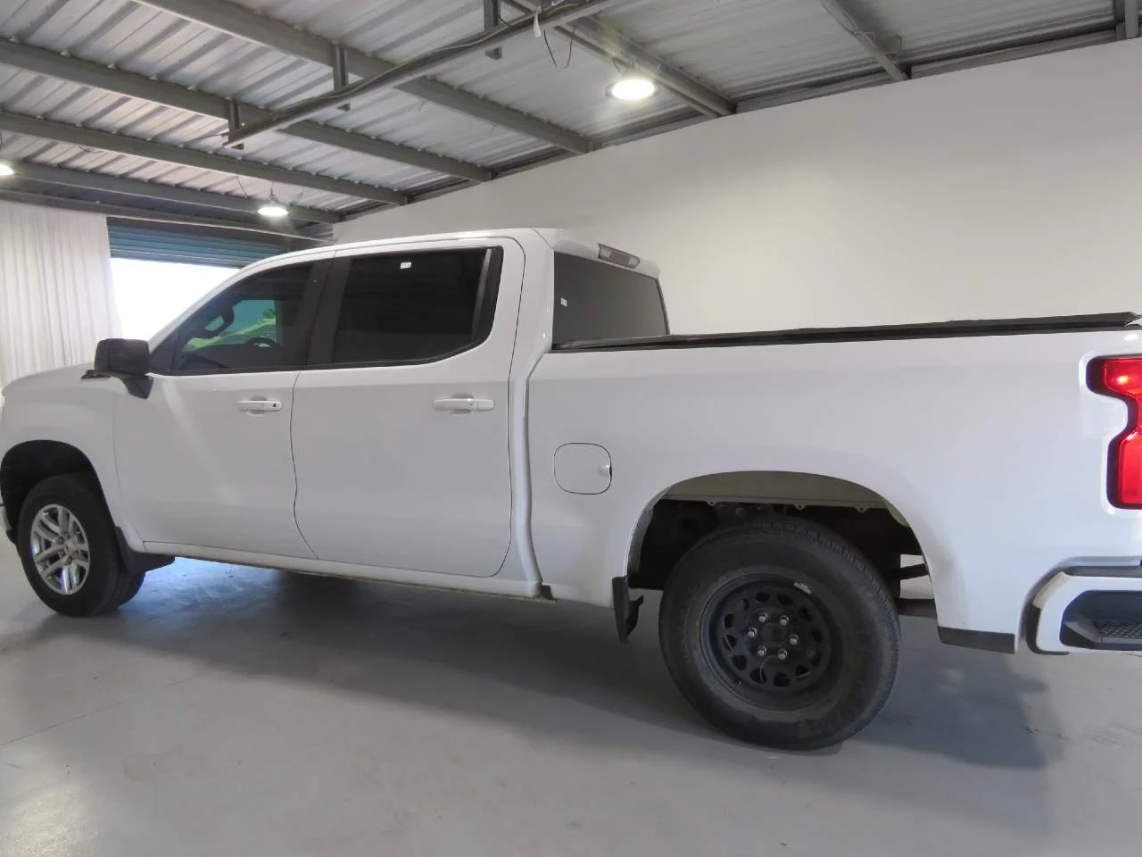 Used 2019 Summit White Chevrolet RST Crew Cab image 8