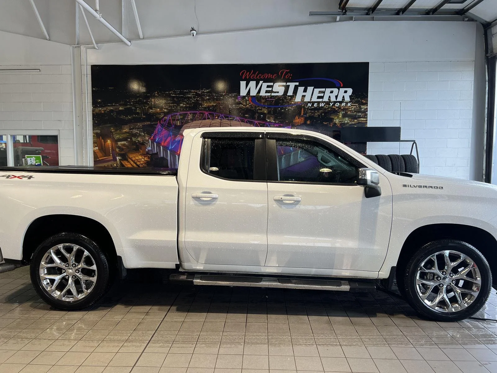 Used 2021 Summit White Chevrolet LT image 9