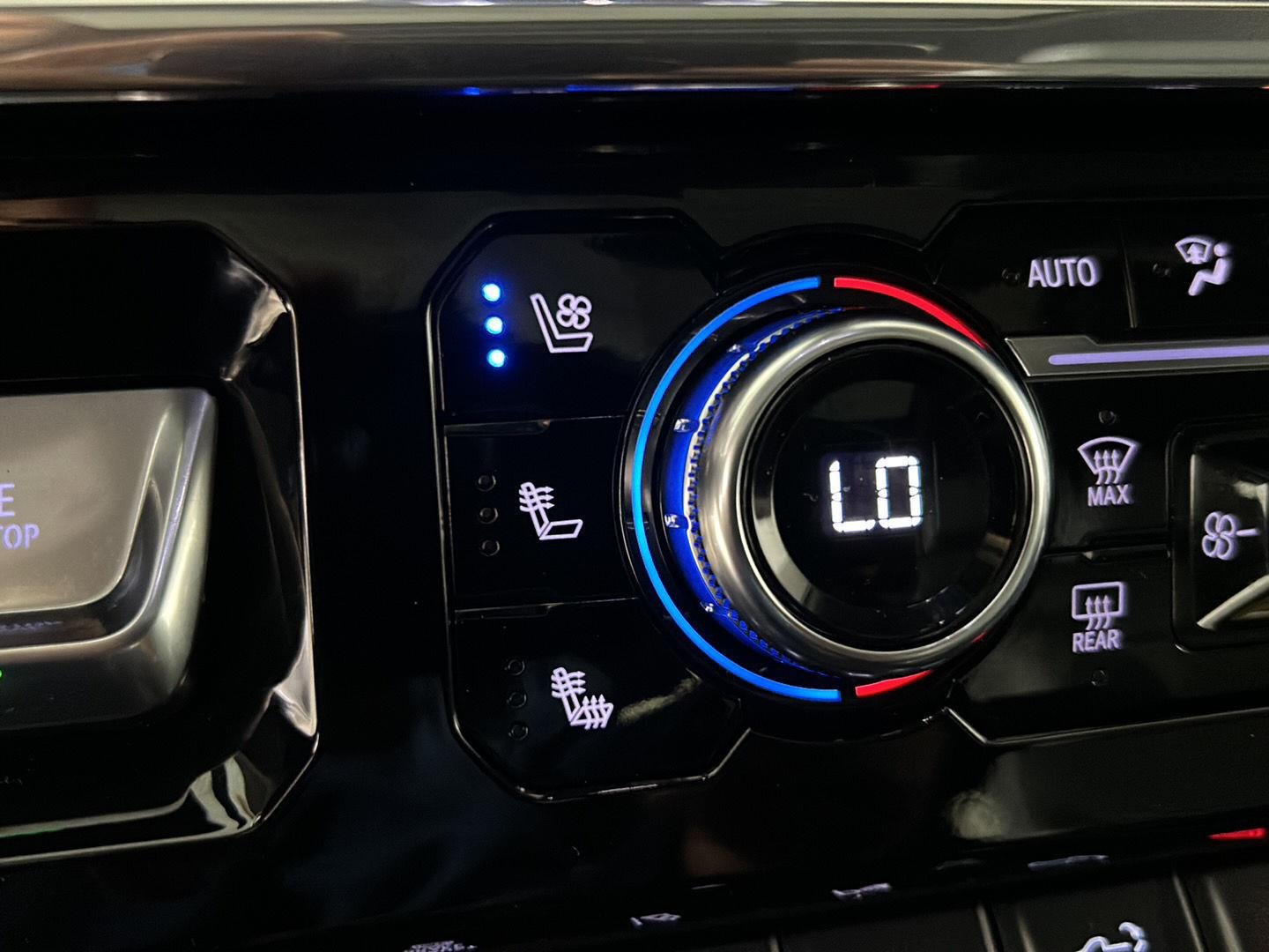 Used 2024 Downpour Metallic GMC Denali image 31