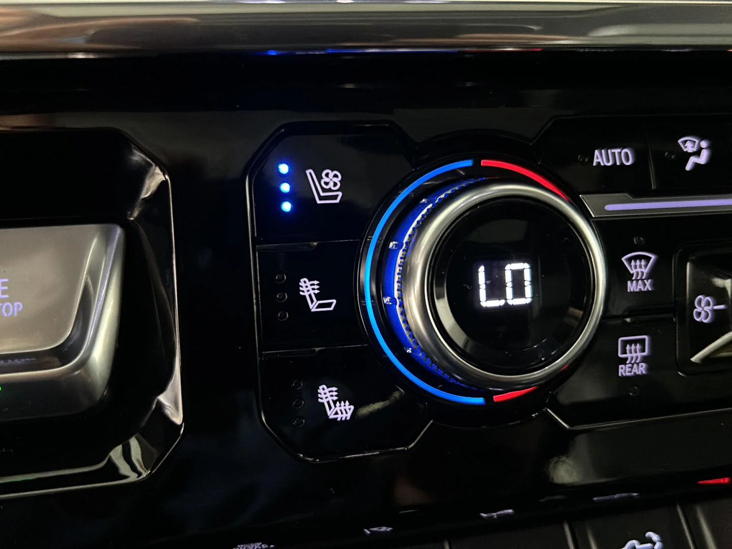 Used 2024 Downpour Metallic GMC Denali image 31
