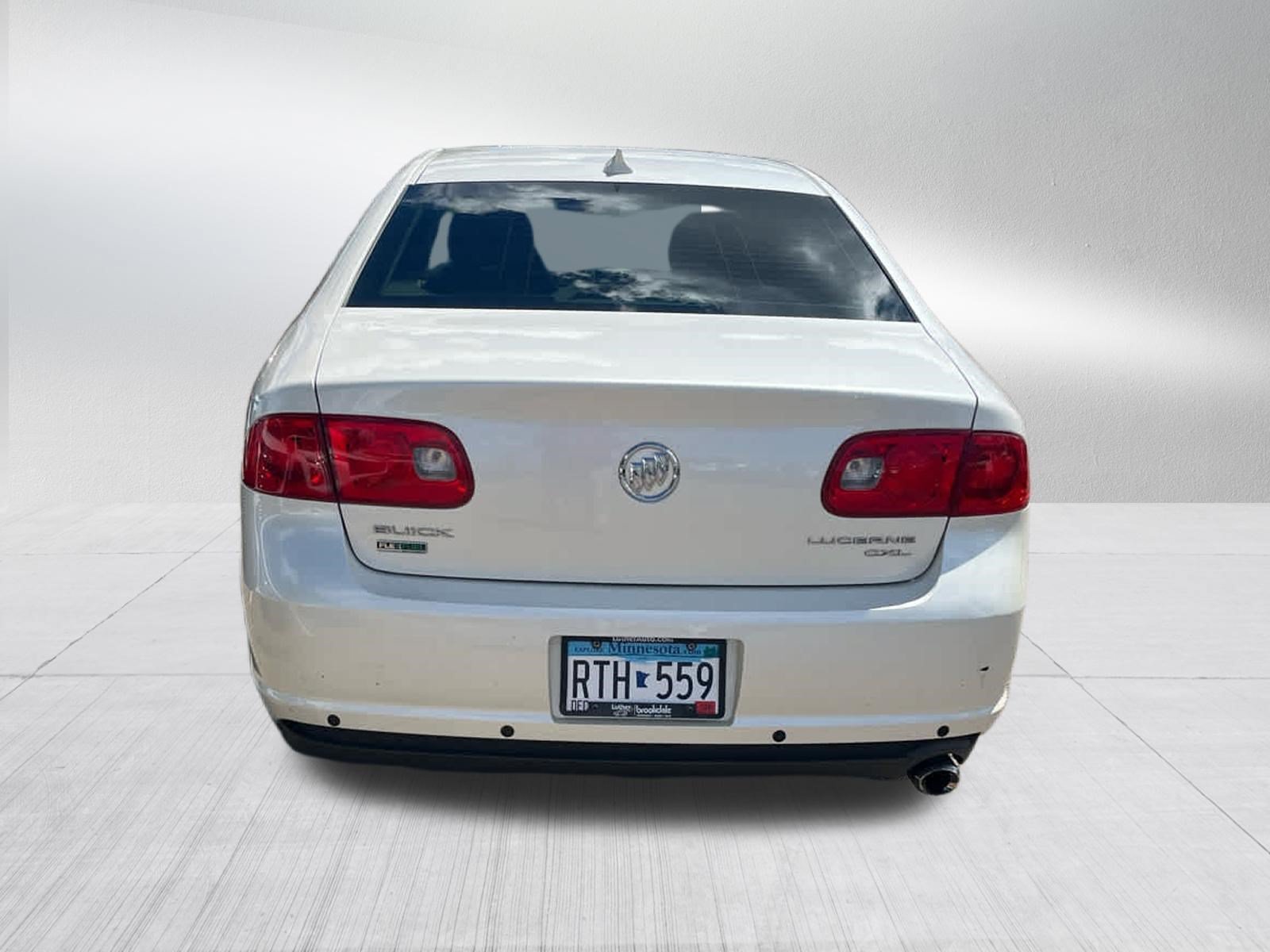 Used 2011 WHITE DIAMOND TRICOAT Buick CXL image 4