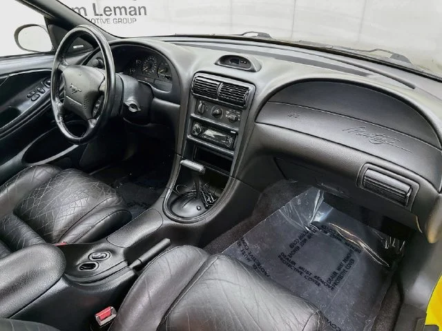 Used 1995 Yellow Ford  image 25