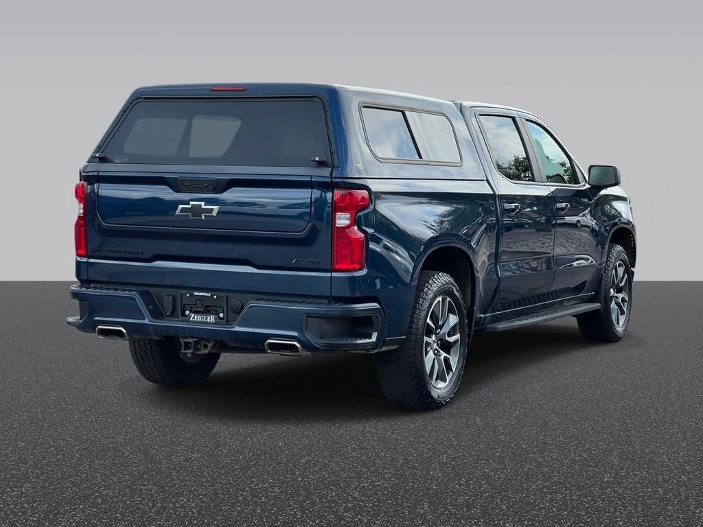 Used 2023 Blue Chevrolet RST image 3