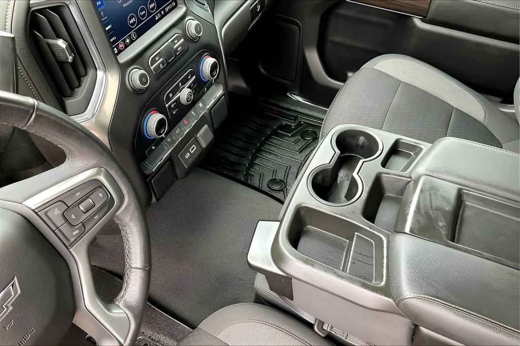 Used 2022 Silver Chevrolet RST image 15