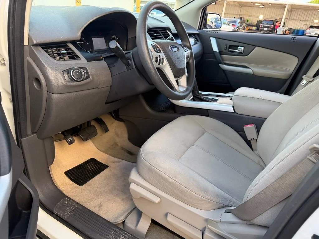 Used 2011 White Suede Ford SE image 11