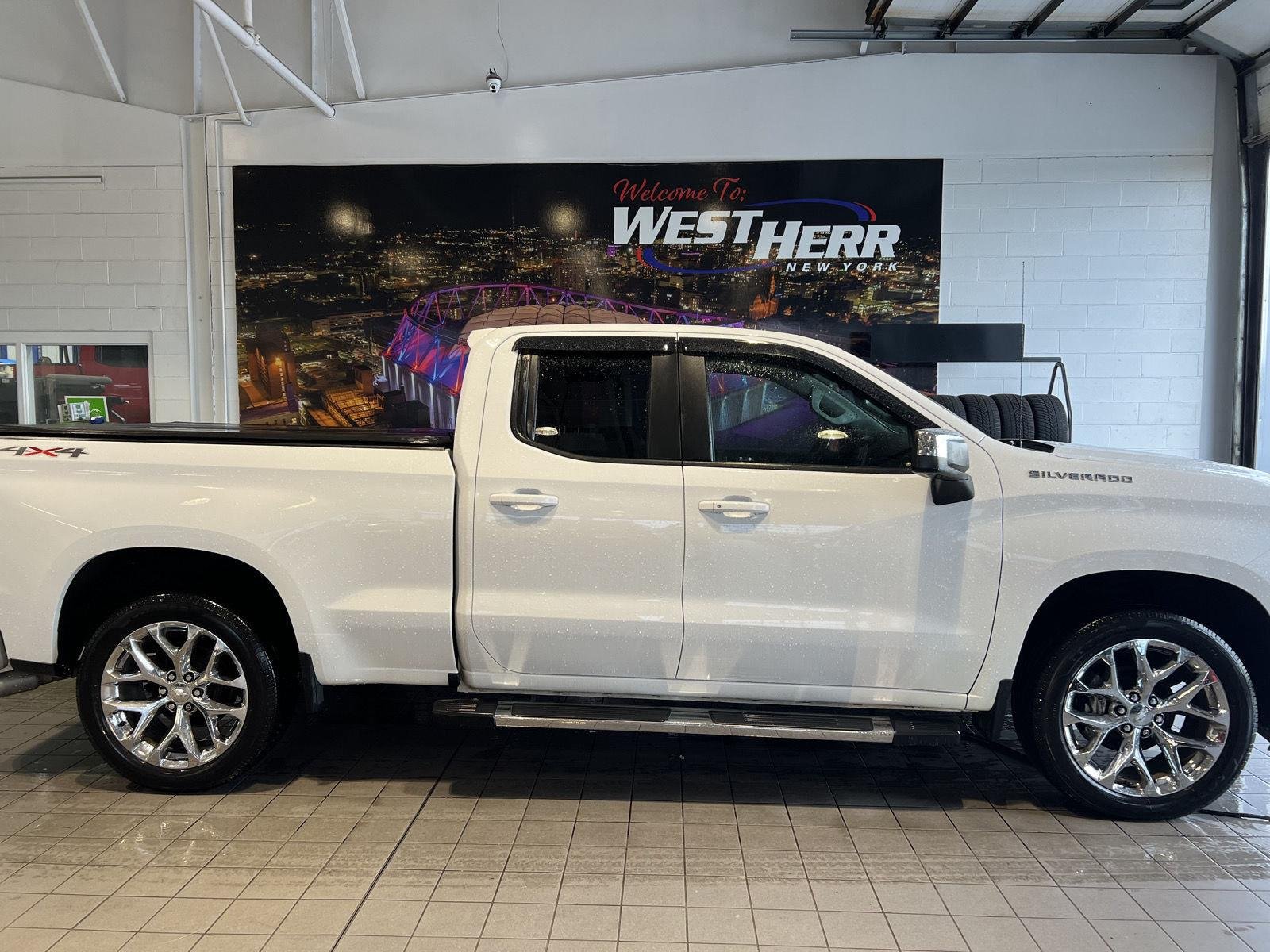 Used 2021 Summit White Chevrolet LT image 9