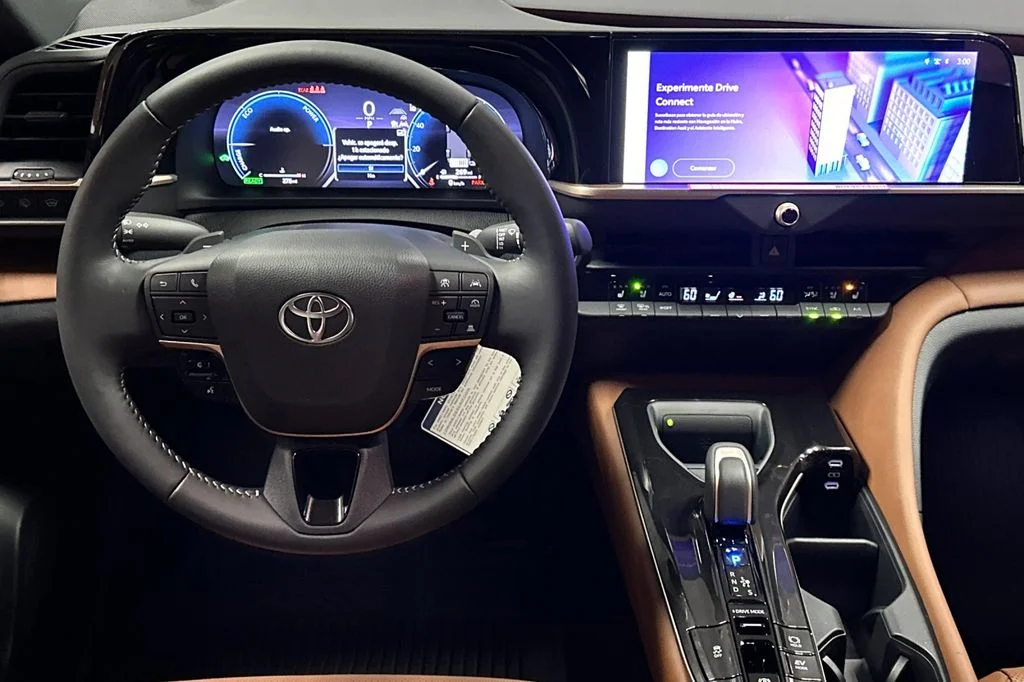 2026 Toyota Crown Signia XLE - Photo 14