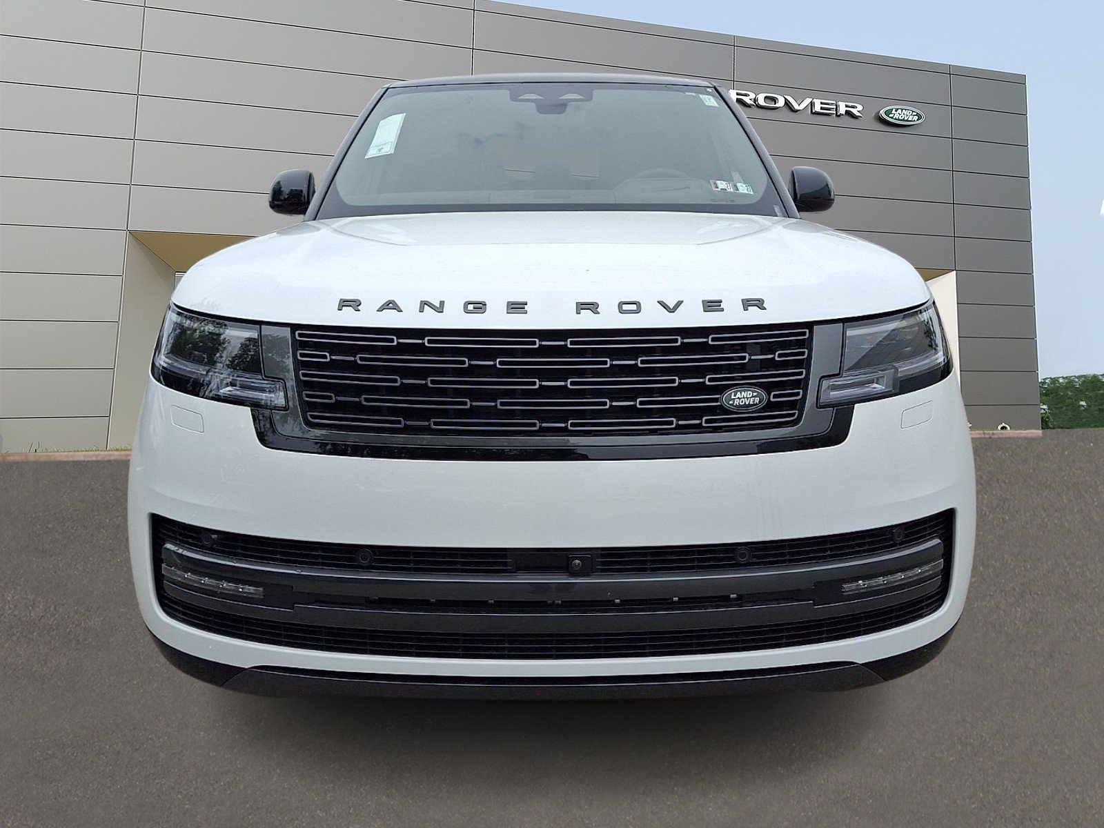 New 2026 Fuji White Land Rover P400 SE 7 Seat image 8