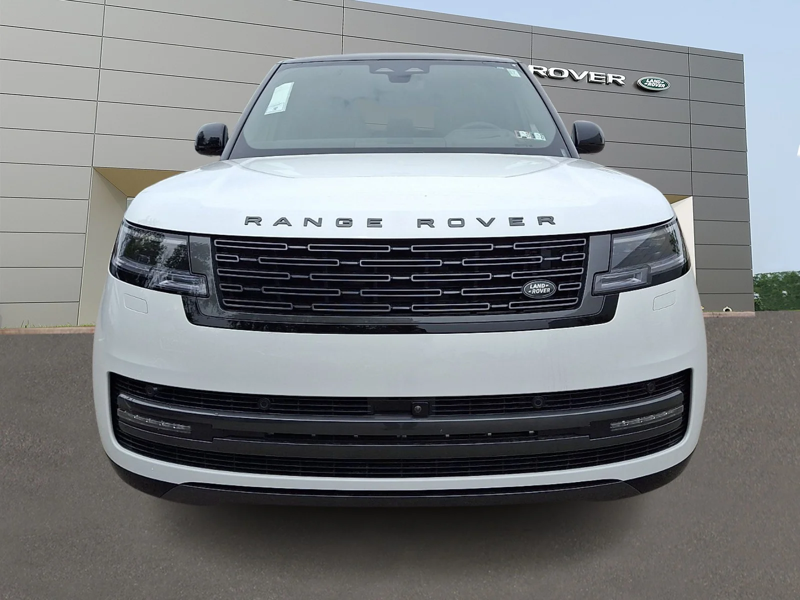 New 2026 Fuji White Land Rover P400 SE 7 Seat image 8