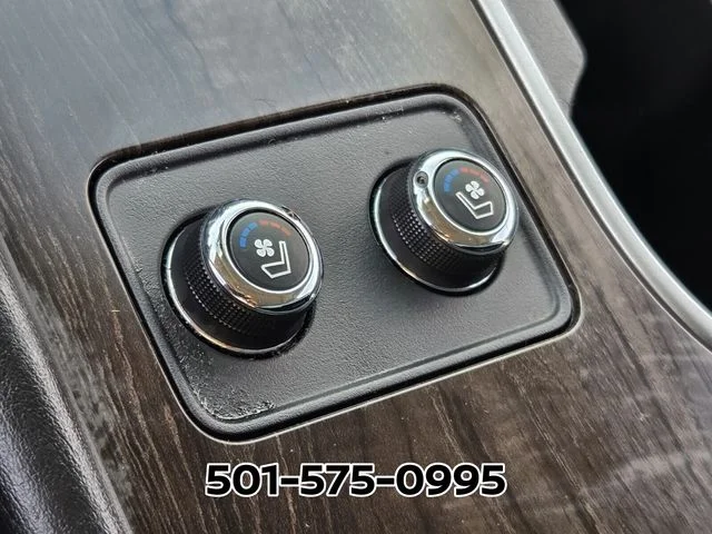 Used 2022 Gray Nissan Platinum image 27