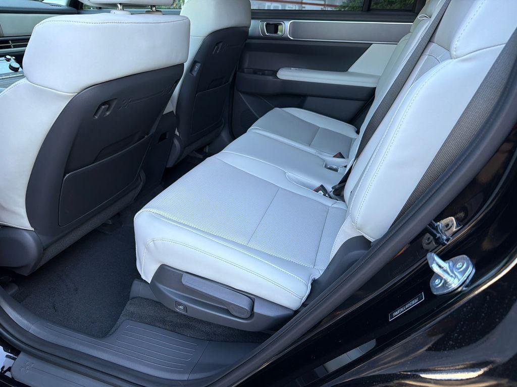 New 2027 Black Hyundai SEL FWD image 21