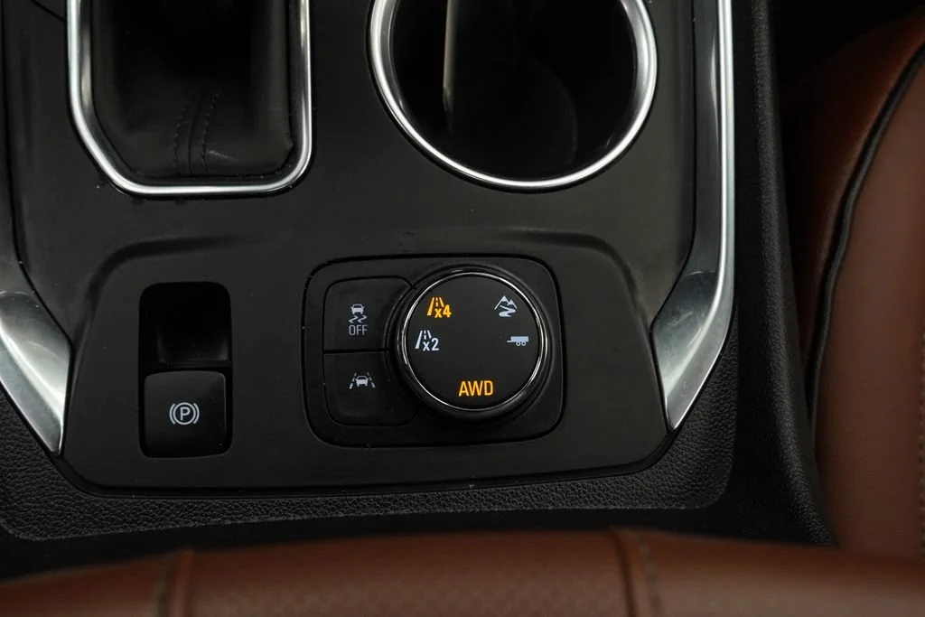 Used 2019 IRIDESCENT PEARL TRICOAT Chevrolet High Country image 24