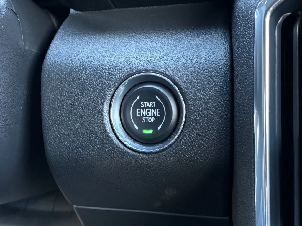 New 2027 Summit White GMC Elevation image 22