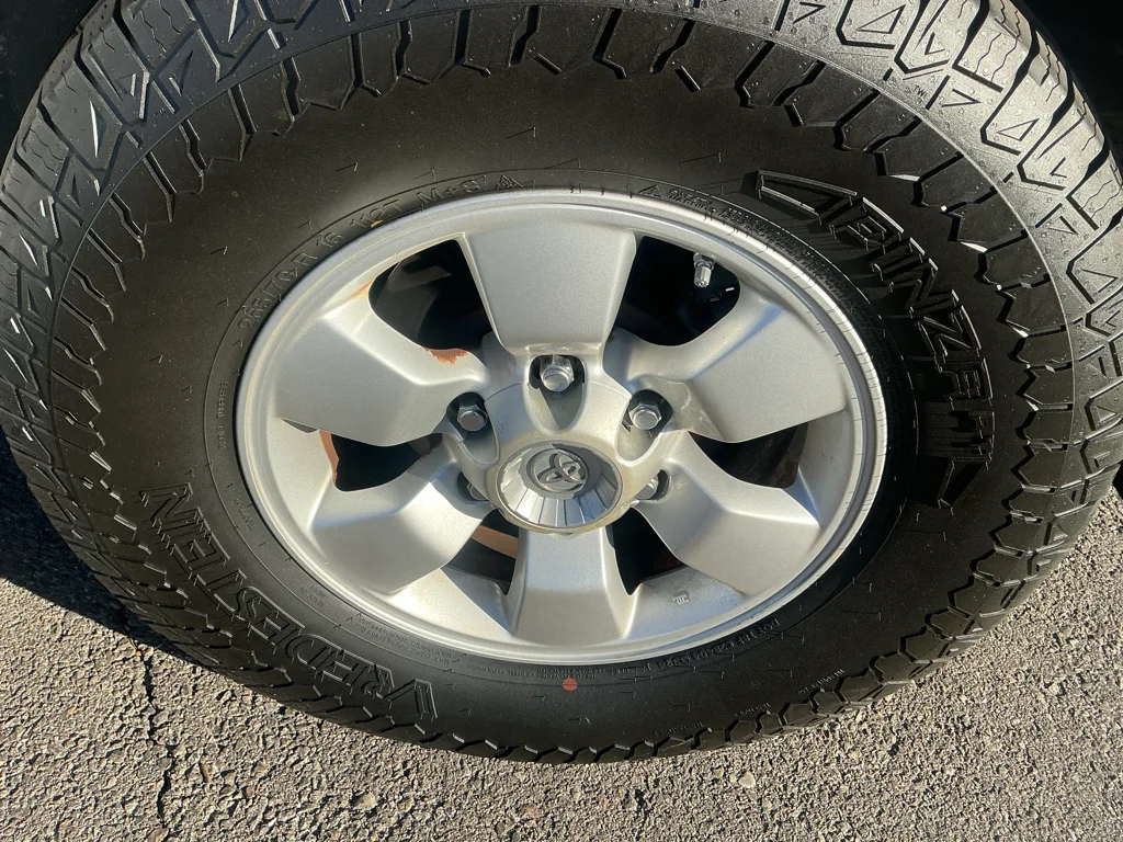 Used 2005 Natural White Toyota SR5 image 9