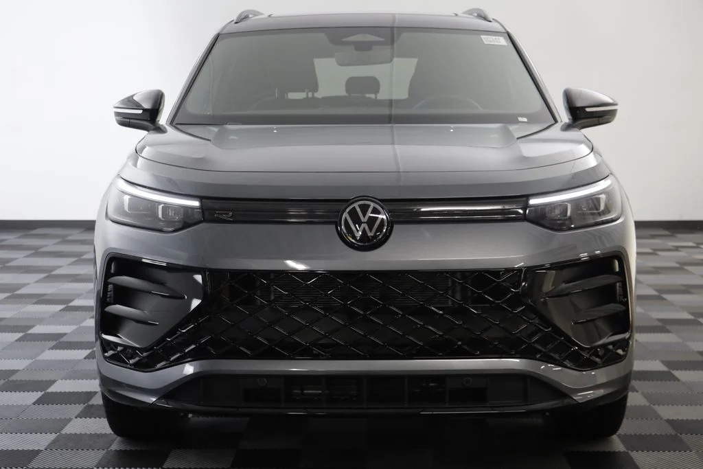 New 2026 Platinum Gray Volkswagen 2.0T SE R-Line Black image 22