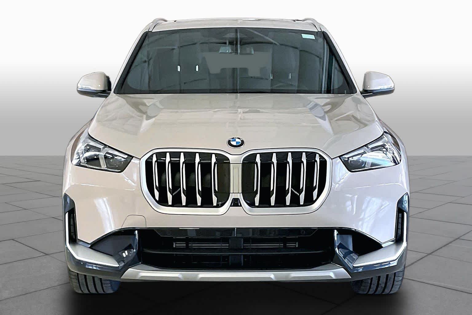 New 2026 Dune Grey Metallic BMW xDrive28i image 3