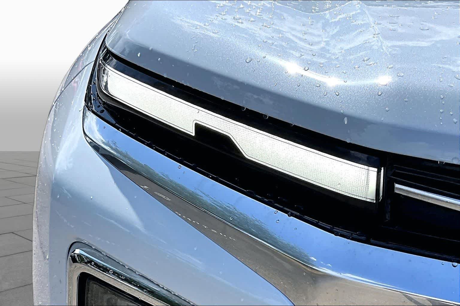 Used 2026 Polar White Tricoat Chevrolet FWD High Country image 28