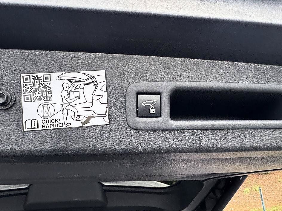 Used 2022 Predawn Gray Mica Toyota XLE image 30