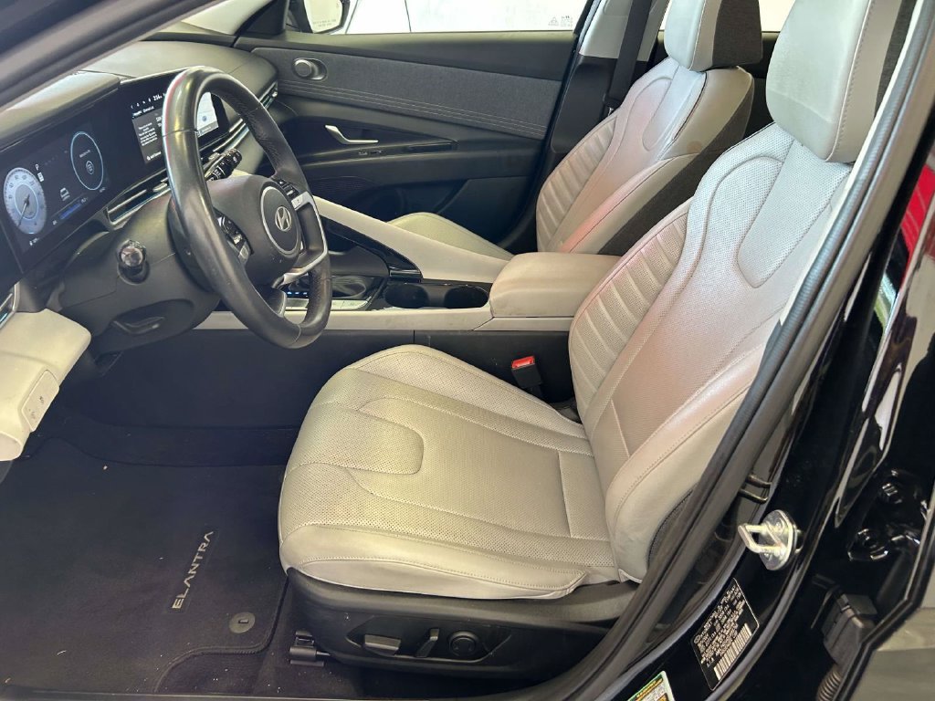 Used 2025 Black Hyundai Limited image 15