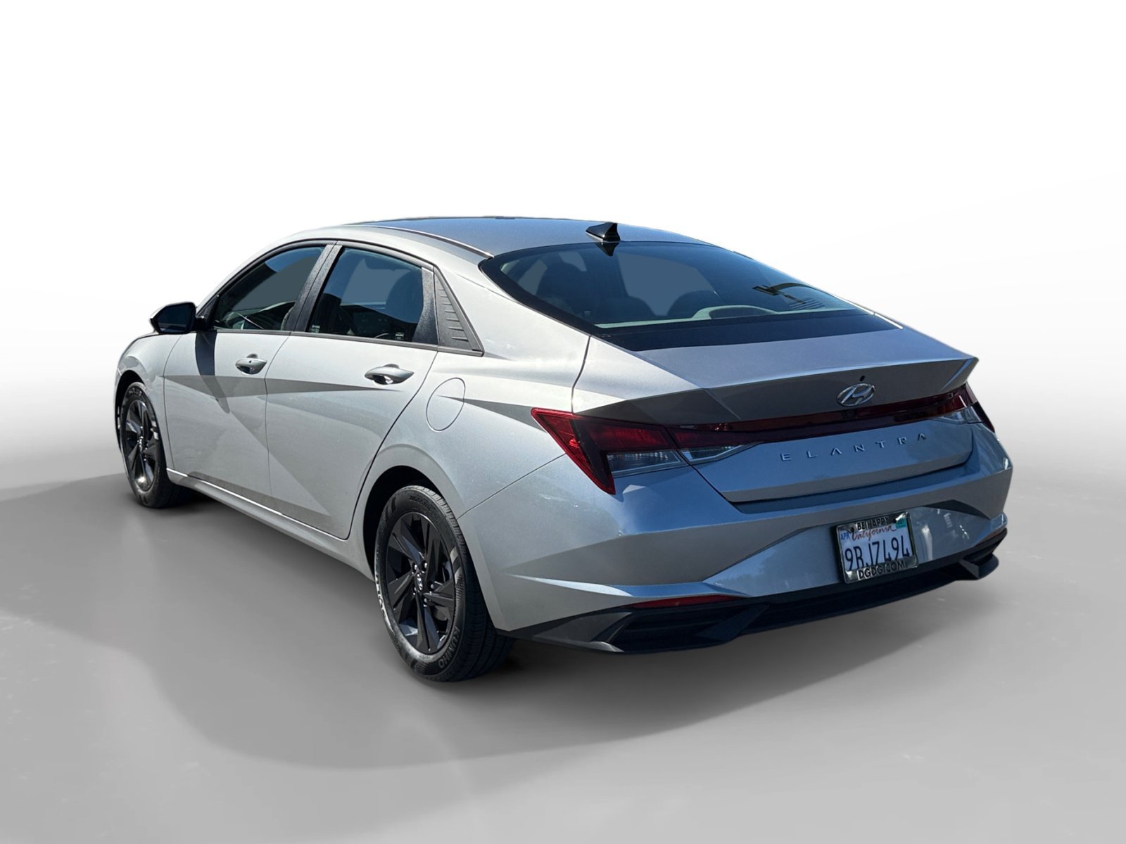 Certified Used 2022 Shimmering Silver Hyundai SEL image 3
