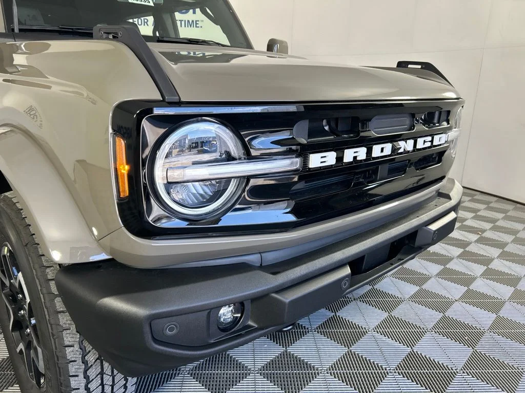 New 2026 Gray Ford Outer Banks image 3