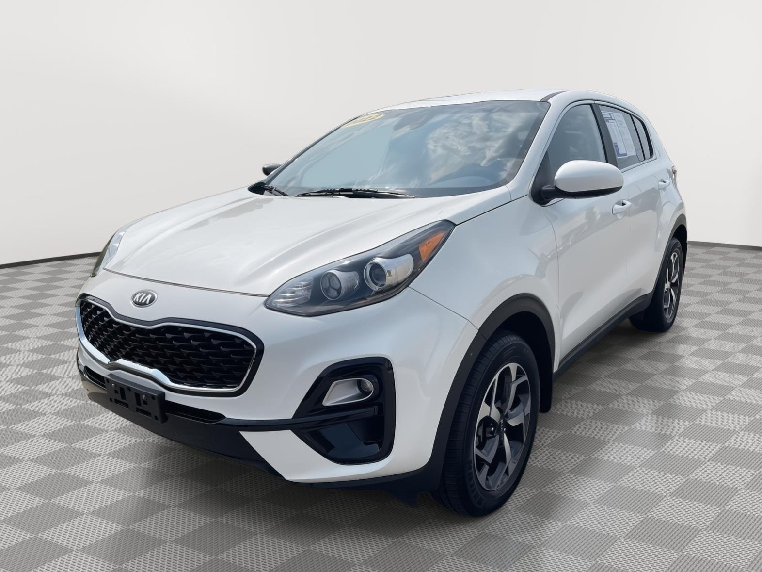 Used 2022 Snow White Pearl Kia LX image 30