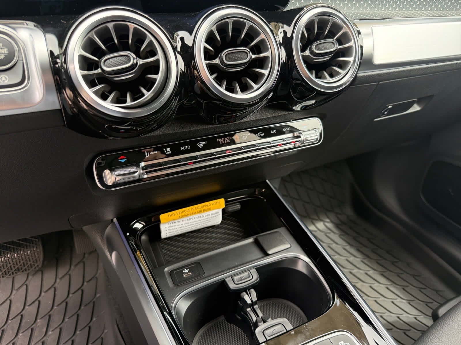 New 2026 Polar White Mercedes-Benz GLB 250 image 19