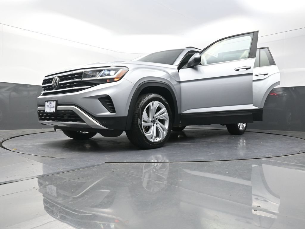 Used 2023 Silver Volkswagen 2.0T SE w/Technology image 34
