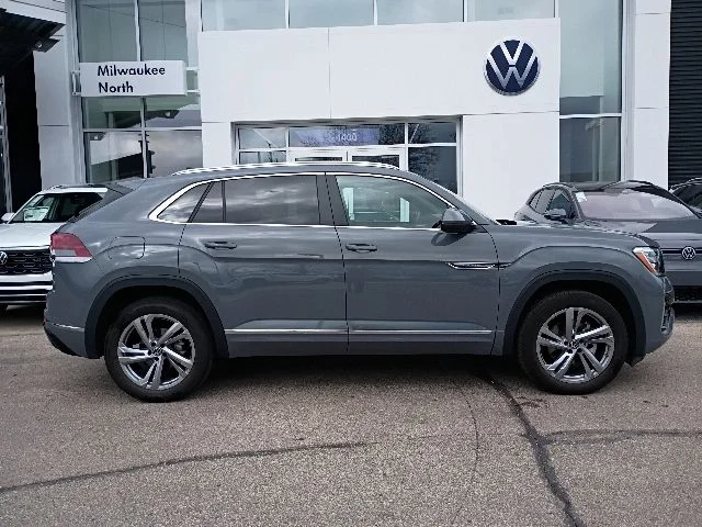 2024 Volkswagen Atlas Cross Sport 2.0T SEL R-Line 4MOTION's photo