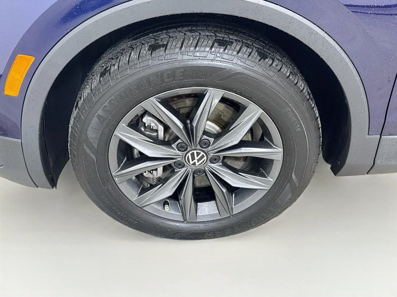 Used 2023 Atlantic Blue Metallic VOLKSWAGEN SE image 31
