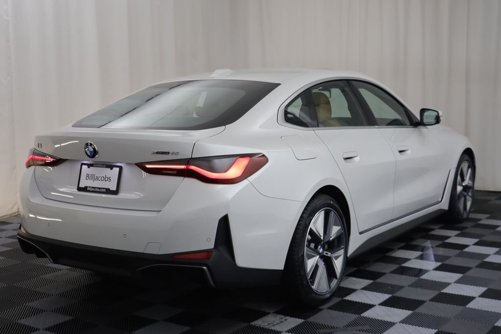 New 2026 Mineral White Metallic BMW xDrive40 image 18
