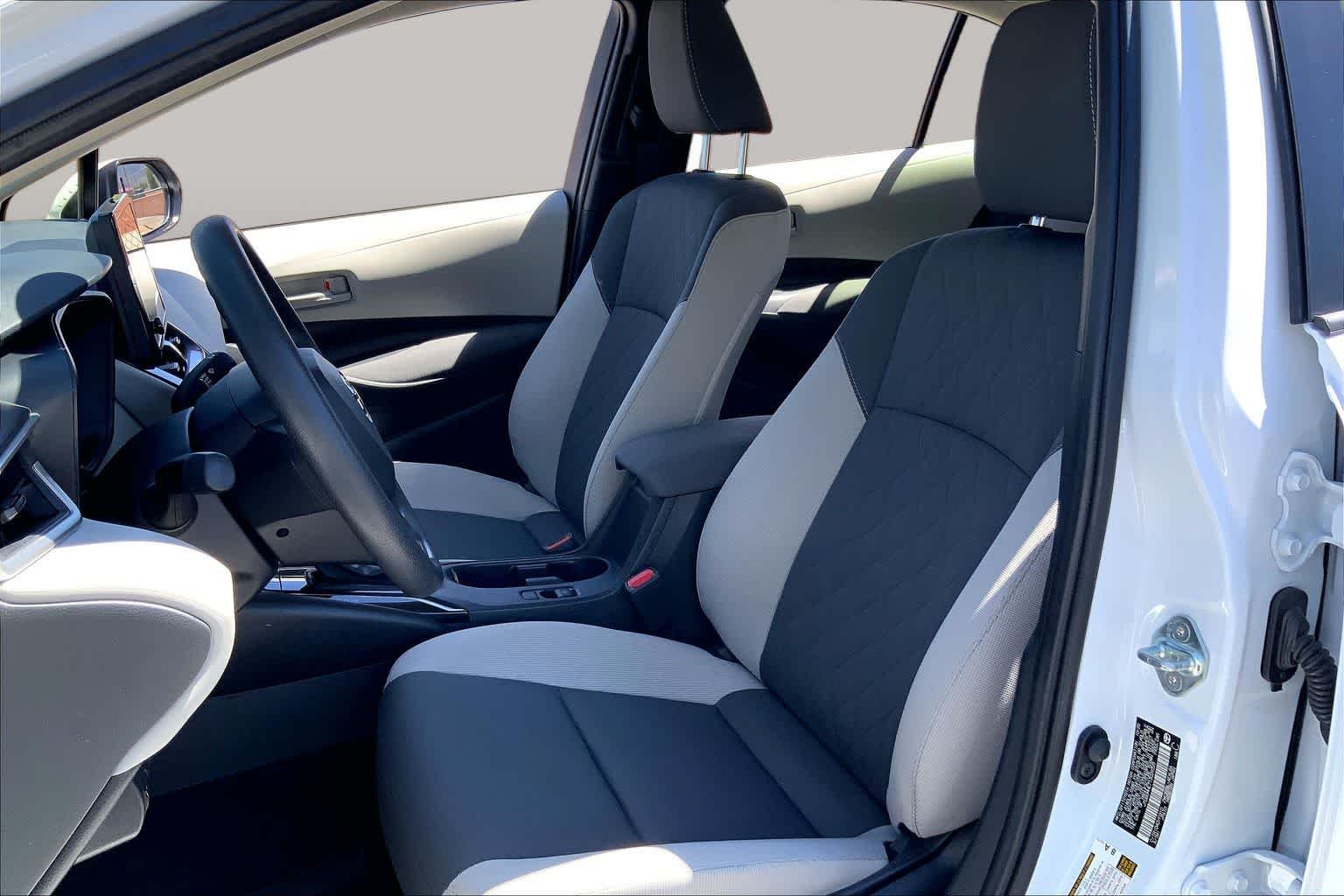 2026 Toyota Corolla LE - Photo 9