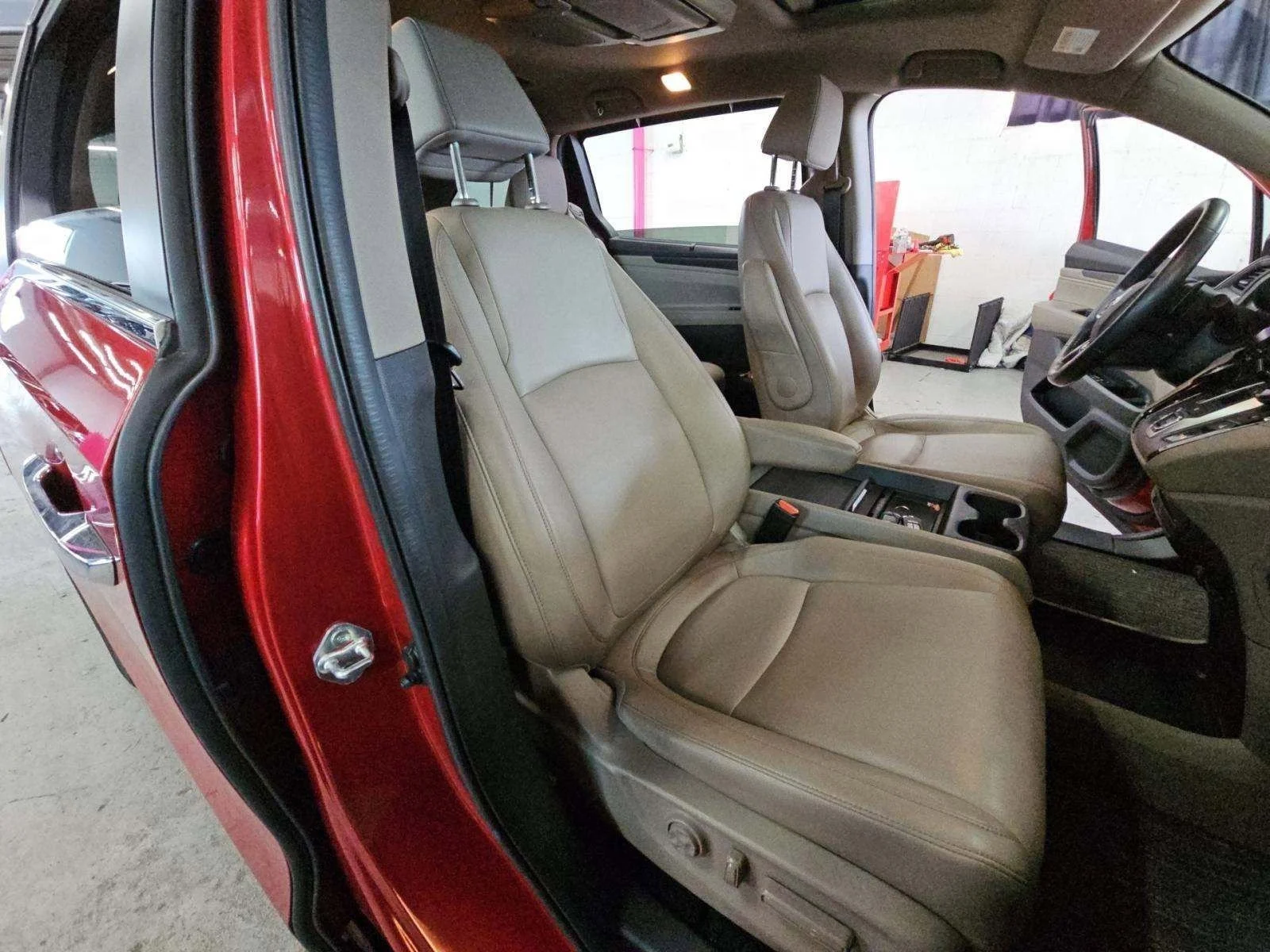 2024 Honda Odyssey Touring - Photo 23