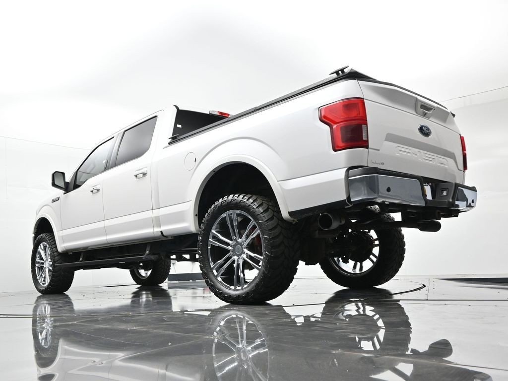 Used 2018 White Platinum Clearcoat Metallic Ford Lariat image 21
