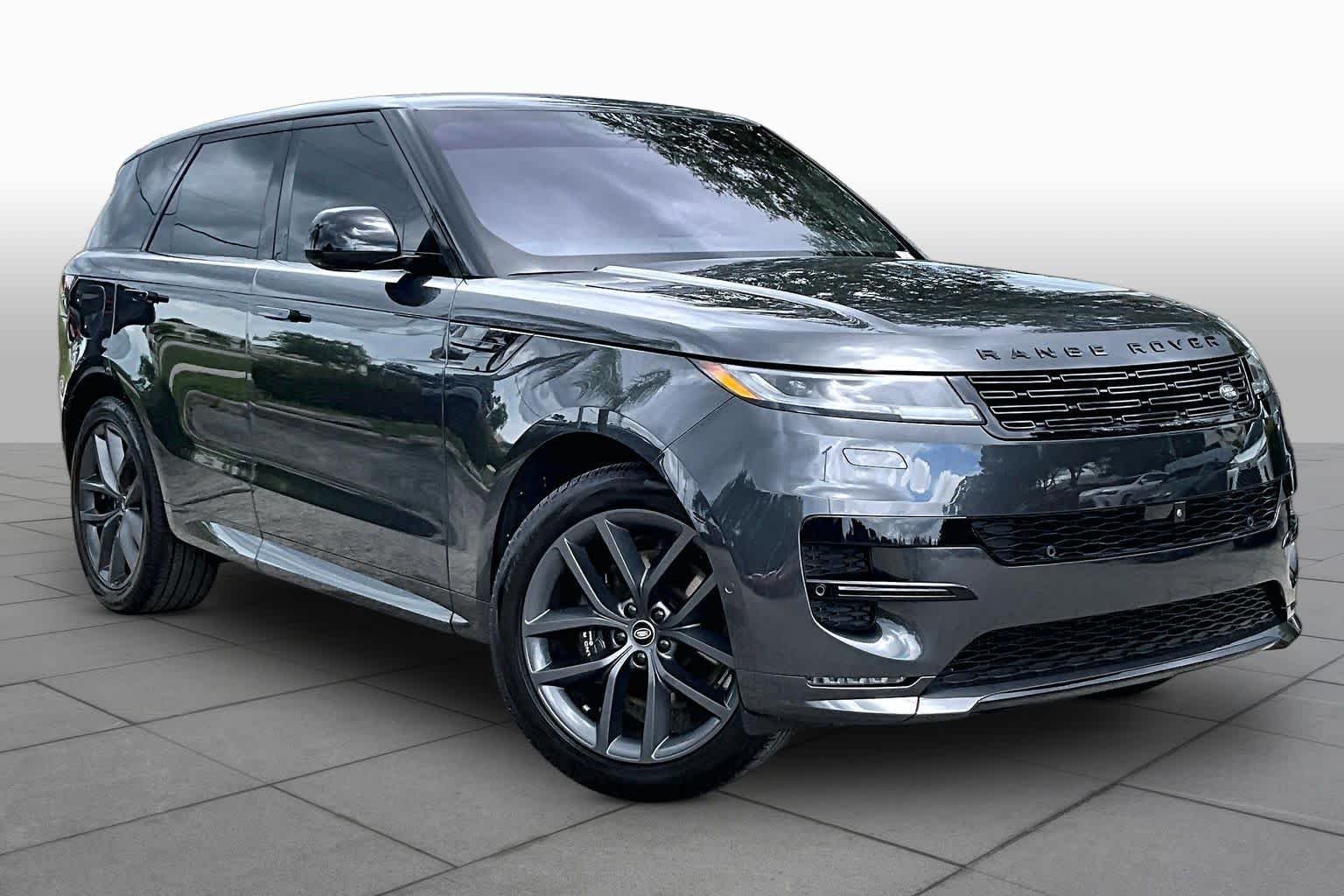 Used 2023  Land Rover SE Dynamic image 3