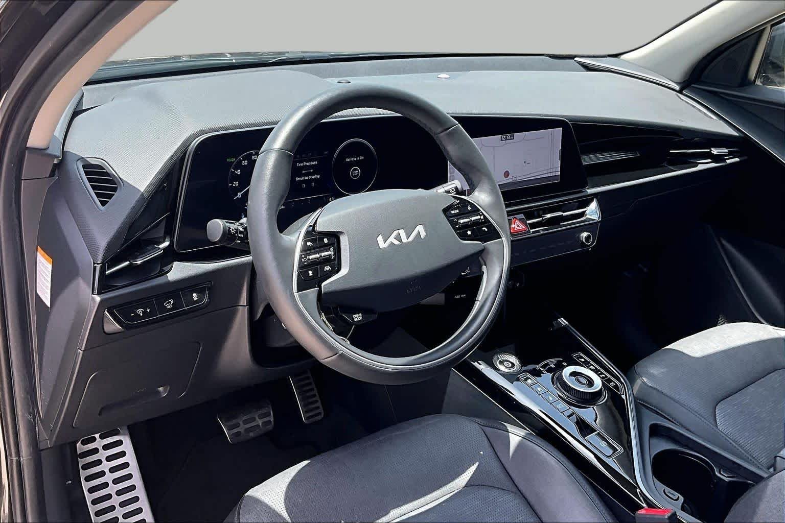 Certified Used 2023 Graphite Gray Kia Wave image 15