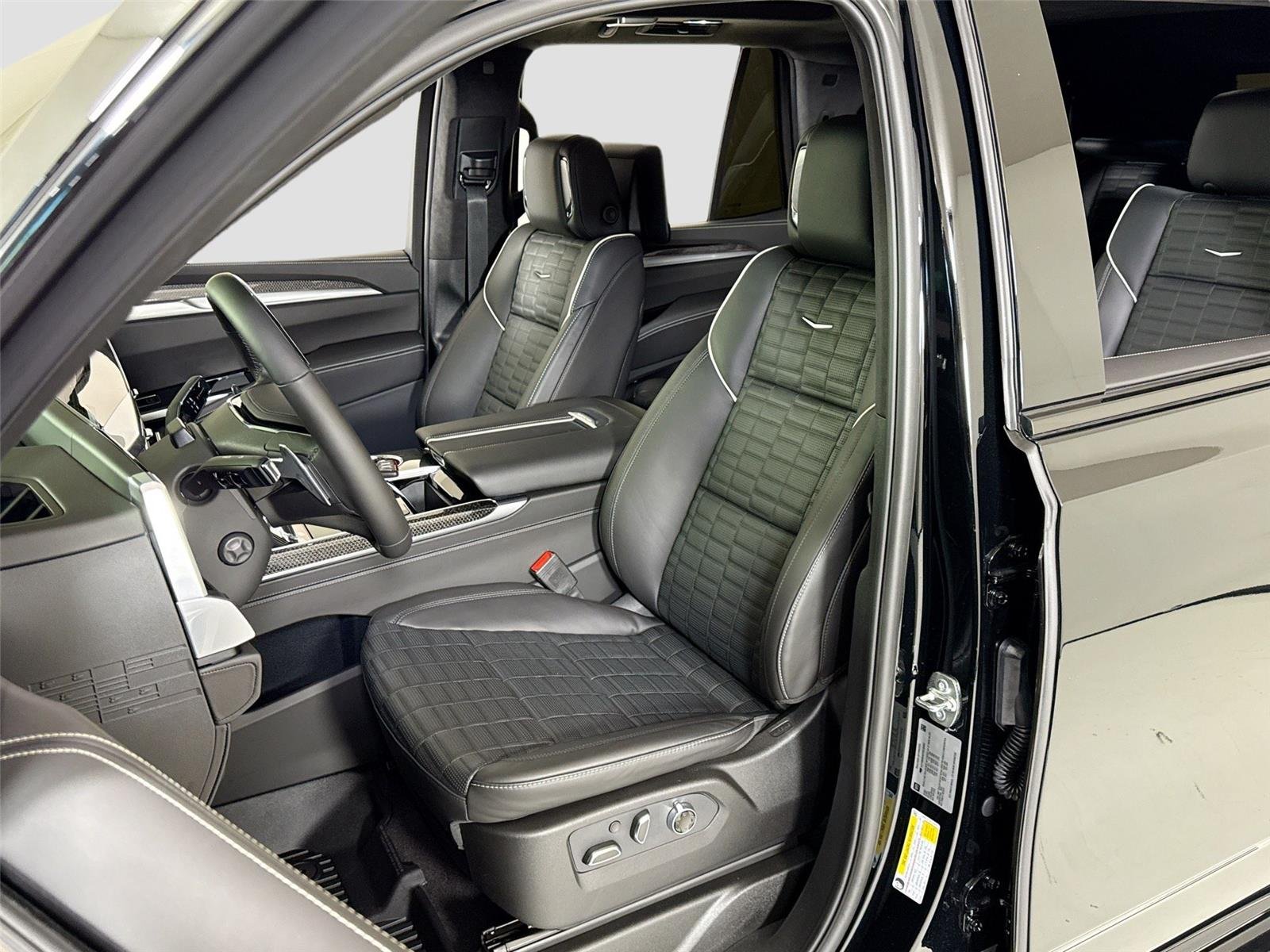 Used 2026 Black Raven Cadillac AWD V-Series | ONYX Pkg | Heated/Vented Seats image 14