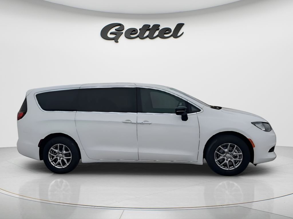 2026 Chrysler Voyager LX - Photo 9
