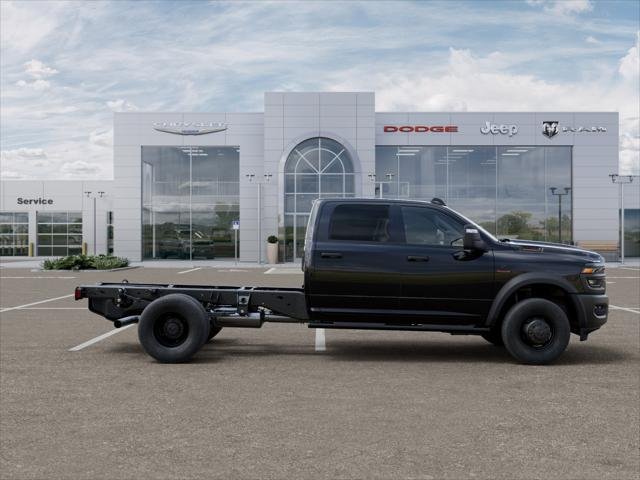 New 2026 Diamond Black Crystal Pearl-Coat Exterior Paint RAM Tradesman image 47
