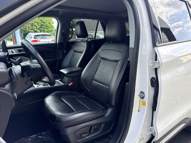 Used 2023 White Metallic Ford Limited image 10