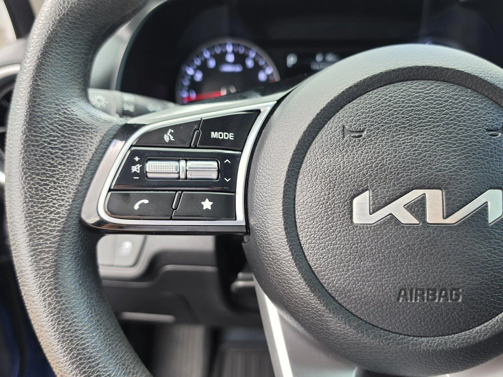 Used 2023 Deep Sea Blue Kia LXS image 25