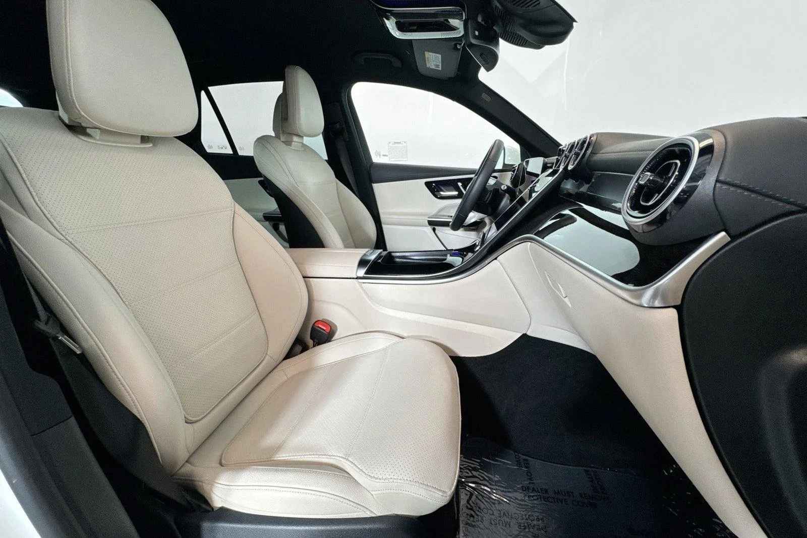 Used 2025 Polar White Mercedes-Benz GLC 300 image 26