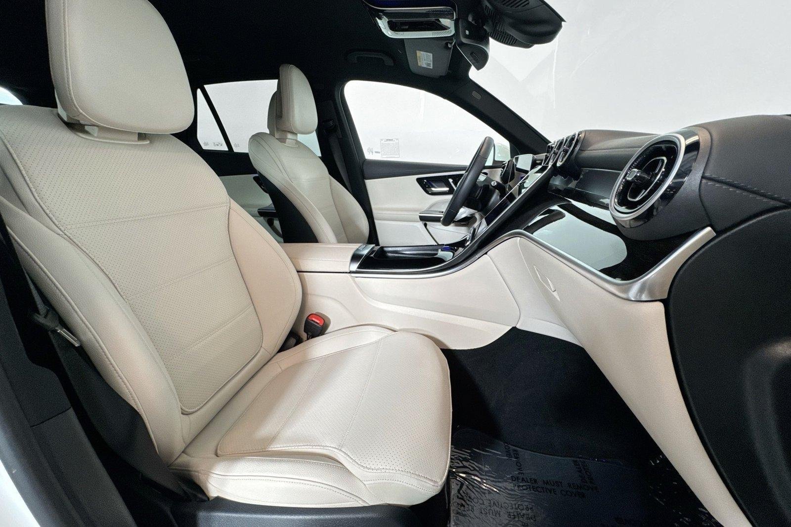 Used 2025 Polar White Mercedes-Benz GLC 300 image 26